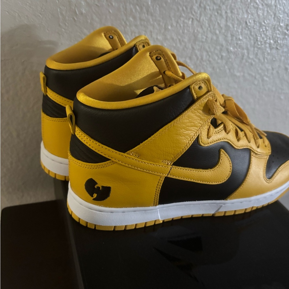 Wu tang dunks (2024) size 10.5, brand new with box